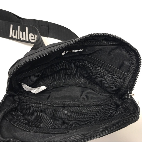 Lululemon Everywhere Belt Bag, Size 1L - Black/White/Silver - Picture 10 of 12